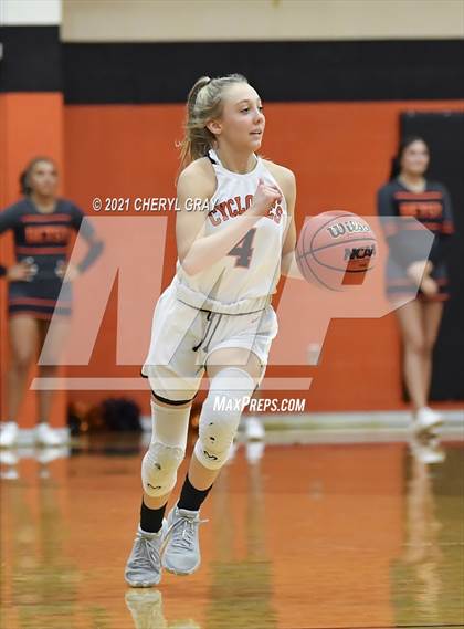 Thumbnail 1 in Sullivan Central @ Elizabethton (TSSAA 1-AA District Semifinal) photogallery.