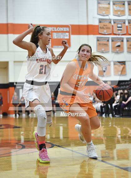Thumbnail 1 in Sullivan Central @ Elizabethton (TSSAA 1-AA District Semifinal) photogallery.