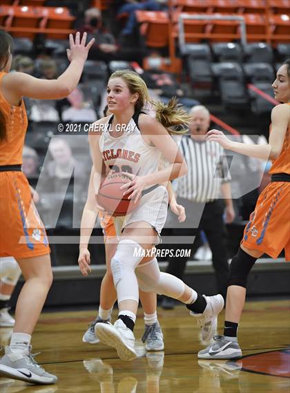 Thumbnail 2 in Sullivan Central @ Elizabethton (TSSAA 1-AA District Semifinal) photogallery.