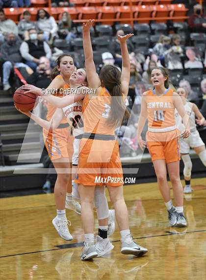 Thumbnail 3 in Sullivan Central @ Elizabethton (TSSAA 1-AA District Semifinal) photogallery.