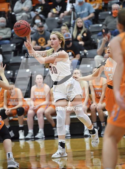 Thumbnail 2 in Sullivan Central @ Elizabethton (TSSAA 1-AA District Semifinal) photogallery.