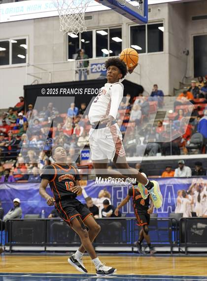 Thumbnail 2 in Columbus vs. Seminole (FHSAA 7A Semifinal) photogallery.