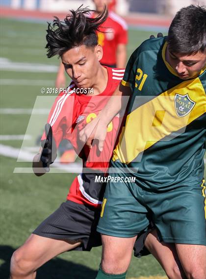 Thumbnail 2 in Hawthorne vs Royal (Crescenta Valley Winter Classic) photogallery.