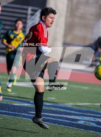 Thumbnail 2 in Hawthorne vs Royal (Crescenta Valley Winter Classic) photogallery.