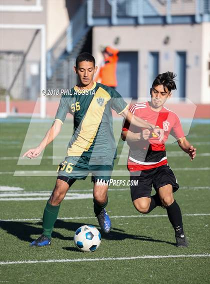Thumbnail 3 in Hawthorne vs Royal (Crescenta Valley Winter Classic) photogallery.