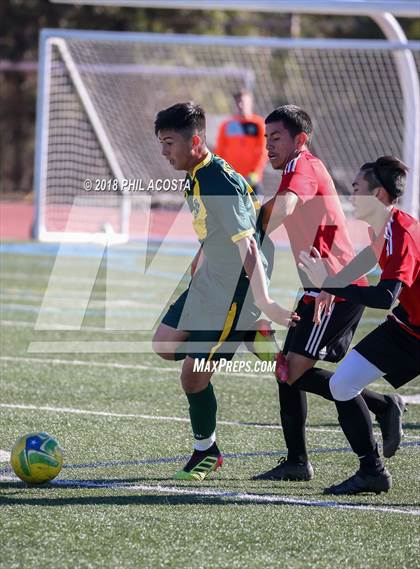 Thumbnail 2 in Hawthorne vs Royal (Crescenta Valley Winter Classic) photogallery.
