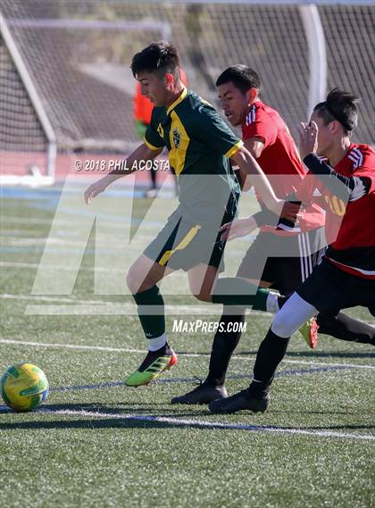Thumbnail 1 in Hawthorne vs Royal (Crescenta Valley Winter Classic) photogallery.