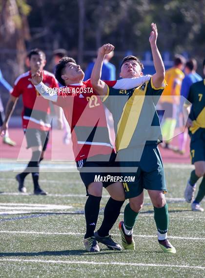 Thumbnail 3 in Hawthorne vs Royal (Crescenta Valley Winter Classic) photogallery.