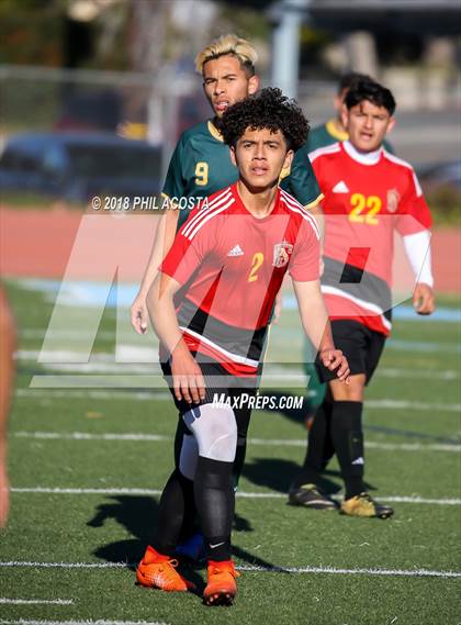 Thumbnail 2 in Hawthorne vs Royal (Crescenta Valley Winter Classic) photogallery.
