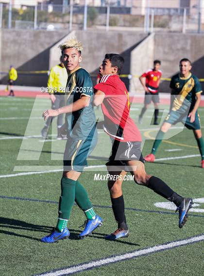 Thumbnail 3 in Hawthorne vs Royal (Crescenta Valley Winter Classic) photogallery.