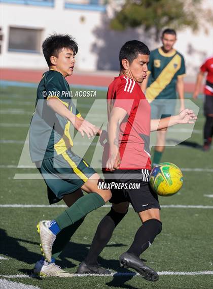 Thumbnail 1 in Hawthorne vs Royal (Crescenta Valley Winter Classic) photogallery.
