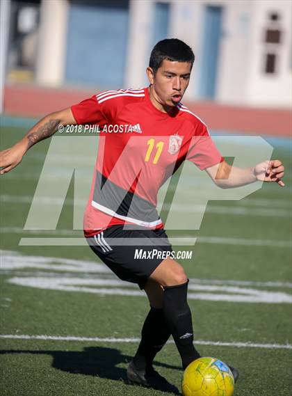 Thumbnail 3 in Hawthorne vs Royal (Crescenta Valley Winter Classic) photogallery.