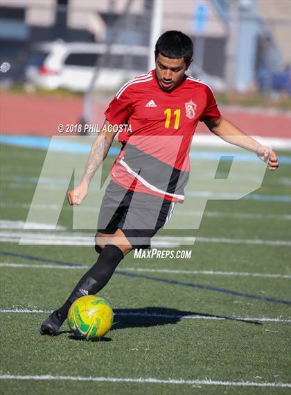 Thumbnail 1 in Hawthorne vs Royal (Crescenta Valley Winter Classic) photogallery.