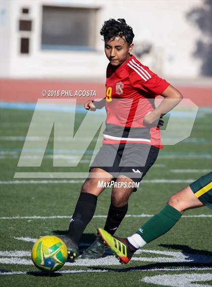 Thumbnail 1 in Hawthorne vs Royal (Crescenta Valley Winter Classic) photogallery.