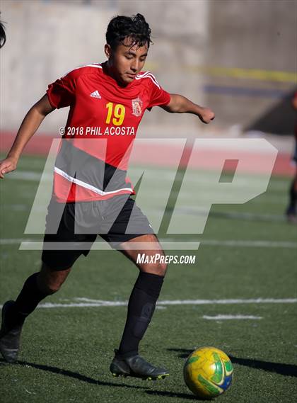 Thumbnail 1 in Hawthorne vs Royal (Crescenta Valley Winter Classic) photogallery.