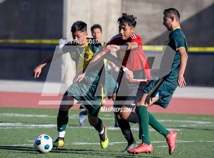Thumbnail 3 in Hawthorne vs Royal (Crescenta Valley Winter Classic) photogallery.