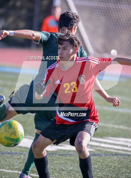 Thumbnail 3 in Hawthorne vs Royal (Crescenta Valley Winter Classic) photogallery.