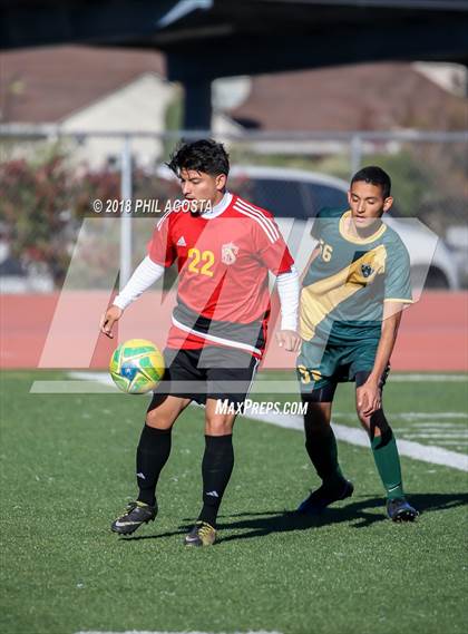 Thumbnail 2 in Hawthorne vs Royal (Crescenta Valley Winter Classic) photogallery.