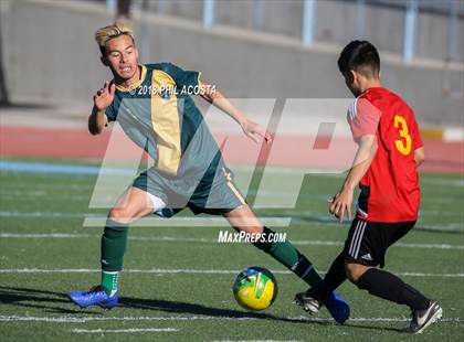 Thumbnail 1 in Hawthorne vs Royal (Crescenta Valley Winter Classic) photogallery.