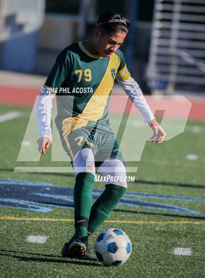 Thumbnail 2 in Hawthorne vs Royal (Crescenta Valley Winter Classic) photogallery.