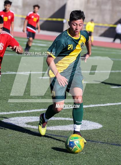 Thumbnail 3 in Hawthorne vs Royal (Crescenta Valley Winter Classic) photogallery.