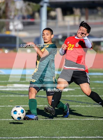Thumbnail 2 in Hawthorne vs Royal (Crescenta Valley Winter Classic) photogallery.