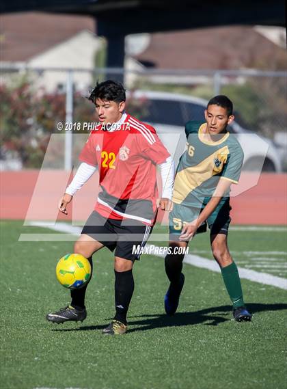 Thumbnail 3 in Hawthorne vs Royal (Crescenta Valley Winter Classic) photogallery.