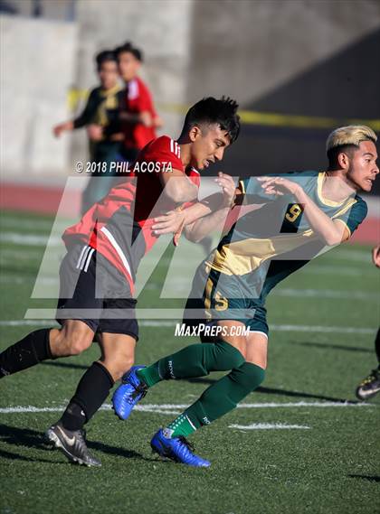 Thumbnail 3 in Hawthorne vs Royal (Crescenta Valley Winter Classic) photogallery.