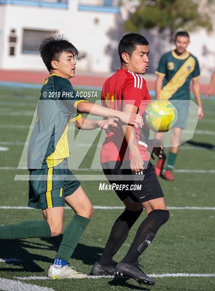 Thumbnail 3 in Hawthorne vs Royal (Crescenta Valley Winter Classic) photogallery.