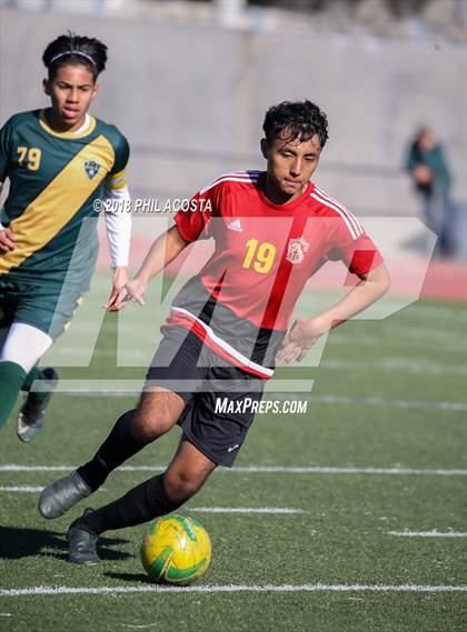 Thumbnail 3 in Hawthorne vs Royal (Crescenta Valley Winter Classic) photogallery.