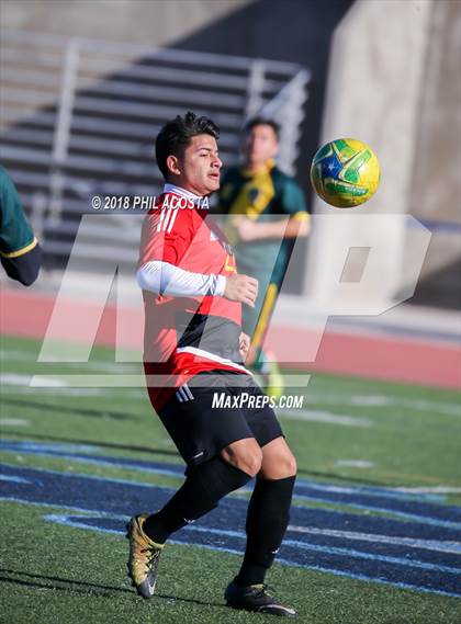 Thumbnail 1 in Hawthorne vs Royal (Crescenta Valley Winter Classic) photogallery.