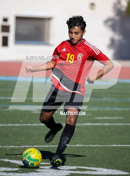 Thumbnail 1 in Hawthorne vs Royal (Crescenta Valley Winter Classic) photogallery.