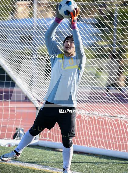 Thumbnail 2 in Hawthorne vs Royal (Crescenta Valley Winter Classic) photogallery.