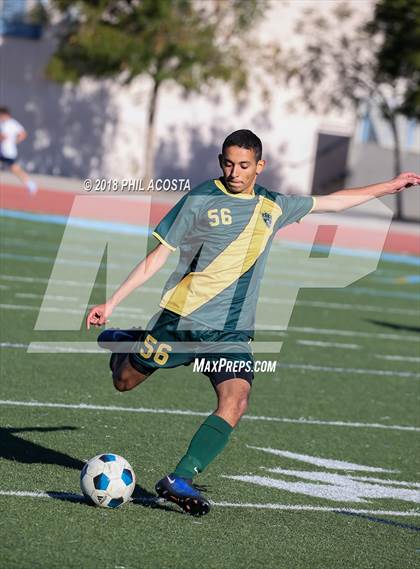 Thumbnail 2 in Hawthorne vs Royal (Crescenta Valley Winter Classic) photogallery.