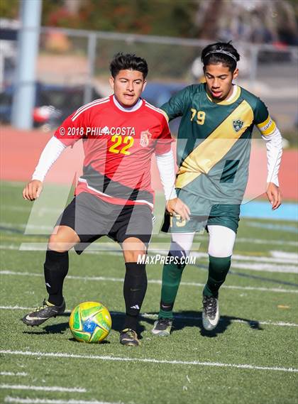 Thumbnail 3 in Hawthorne vs Royal (Crescenta Valley Winter Classic) photogallery.