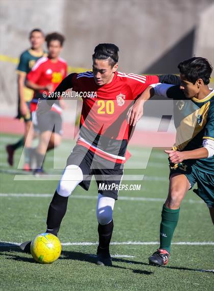 Thumbnail 2 in Hawthorne vs Royal (Crescenta Valley Winter Classic) photogallery.