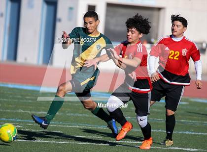Thumbnail 3 in Hawthorne vs Royal (Crescenta Valley Winter Classic) photogallery.
