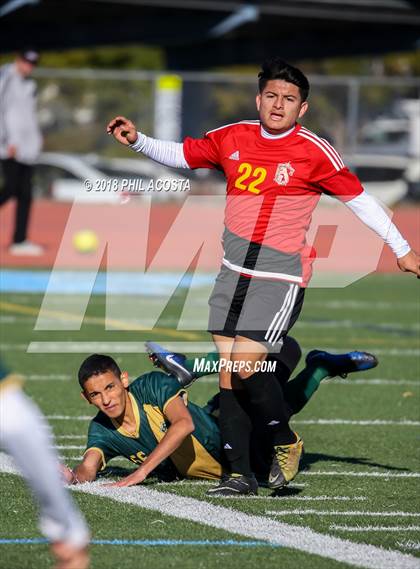 Thumbnail 3 in Hawthorne vs Royal (Crescenta Valley Winter Classic) photogallery.