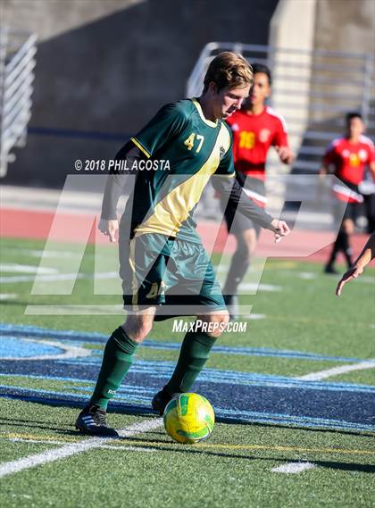 Thumbnail 3 in Hawthorne vs Royal (Crescenta Valley Winter Classic) photogallery.