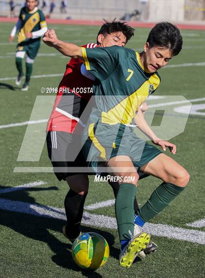 Thumbnail 2 in Hawthorne vs Royal (Crescenta Valley Winter Classic) photogallery.