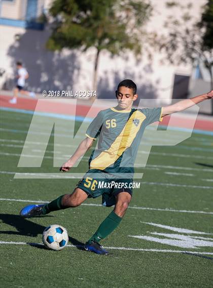 Thumbnail 3 in Hawthorne vs Royal (Crescenta Valley Winter Classic) photogallery.