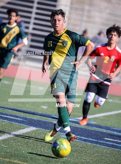 Thumbnail 2 in Hawthorne vs Royal (Crescenta Valley Winter Classic) photogallery.