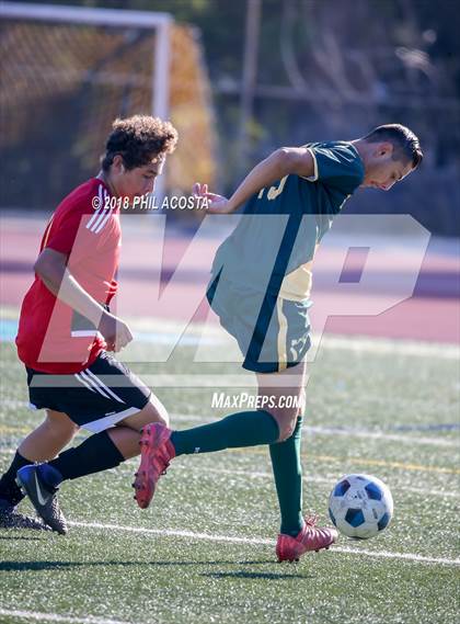 Thumbnail 3 in Hawthorne vs Royal (Crescenta Valley Winter Classic) photogallery.