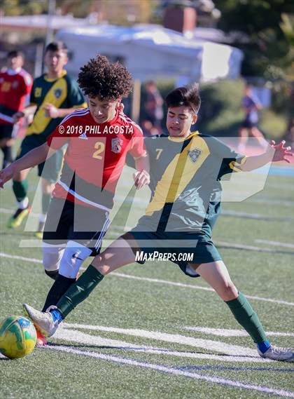 Thumbnail 3 in Hawthorne vs Royal (Crescenta Valley Winter Classic) photogallery.