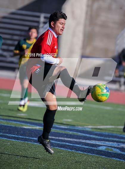 Thumbnail 1 in Hawthorne vs Royal (Crescenta Valley Winter Classic) photogallery.