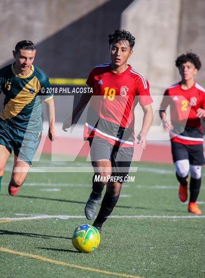 Thumbnail 1 in Hawthorne vs Royal (Crescenta Valley Winter Classic) photogallery.