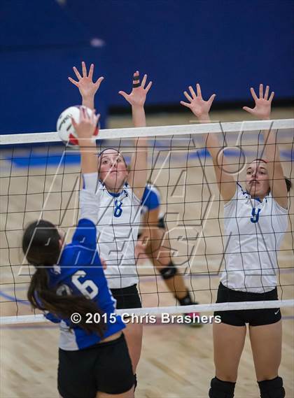 Thumbnail 3 in Rogers vs Bryant (AAA 7A 1st Round Playoff) photogallery.