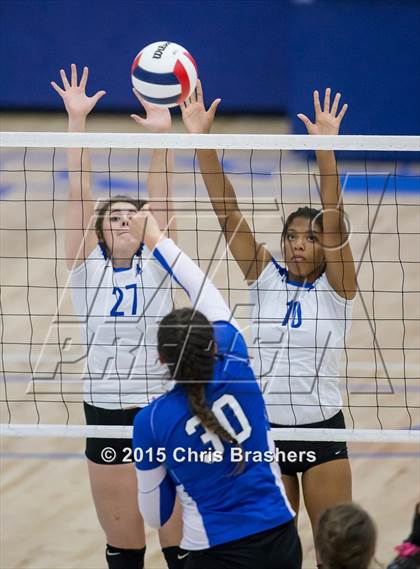 Thumbnail 3 in Rogers vs Bryant (AAA 7A 1st Round Playoff) photogallery.