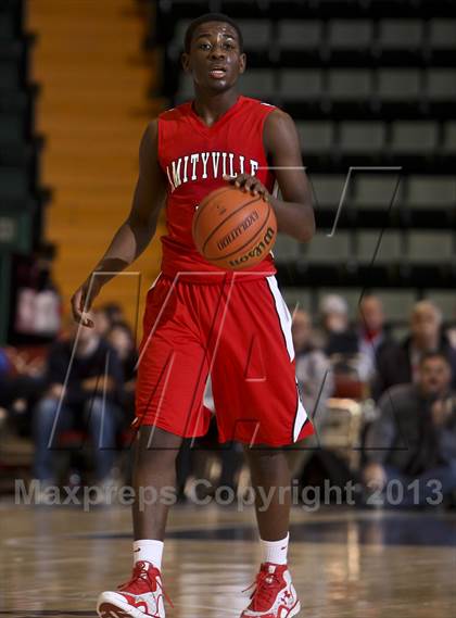 Thumbnail 3 in Burke Catholic vs. Amityville (NYSPHSAA Class A Semifinal) photogallery.