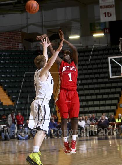 Thumbnail 3 in Burke Catholic vs. Amityville (NYSPHSAA Class A Semifinal) photogallery.